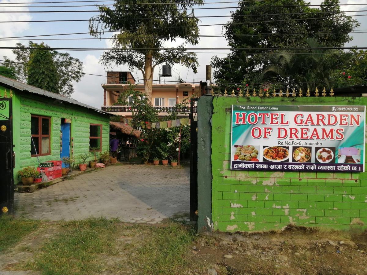 Hotel Garden Of Dreams Sauraha Eksteriør billede