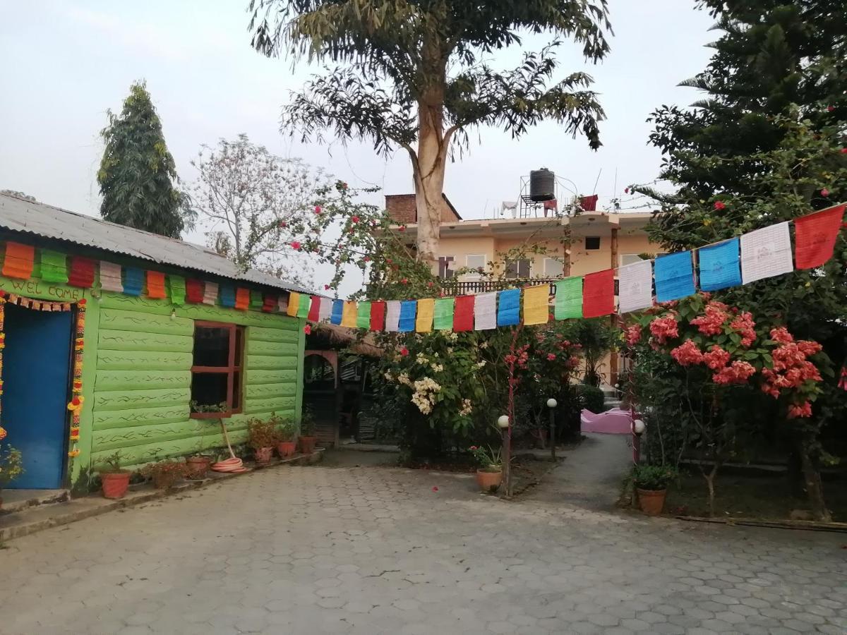 Hotel Garden Of Dreams Sauraha Eksteriør billede