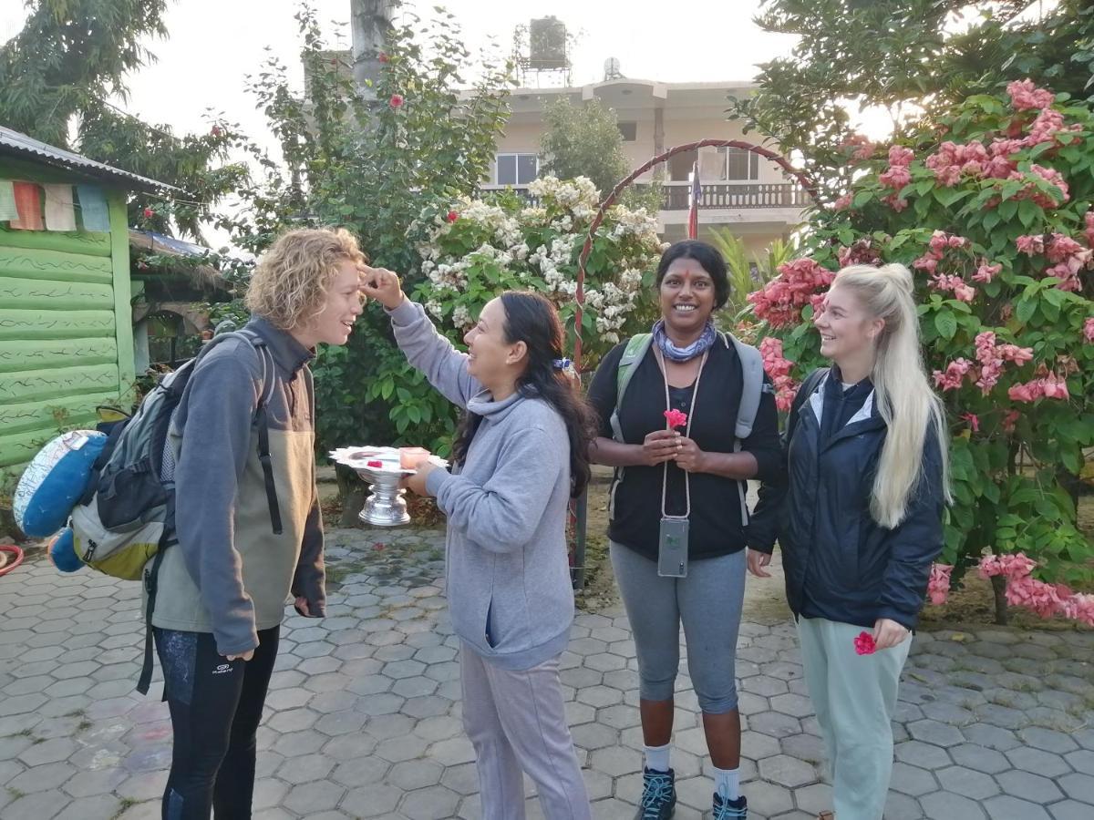 Hotel Garden Of Dreams Sauraha Eksteriør billede