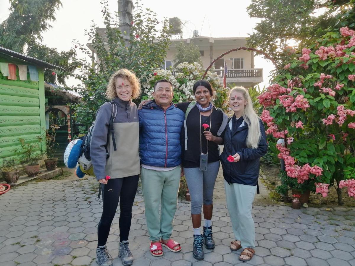 Hotel Garden Of Dreams Sauraha Eksteriør billede